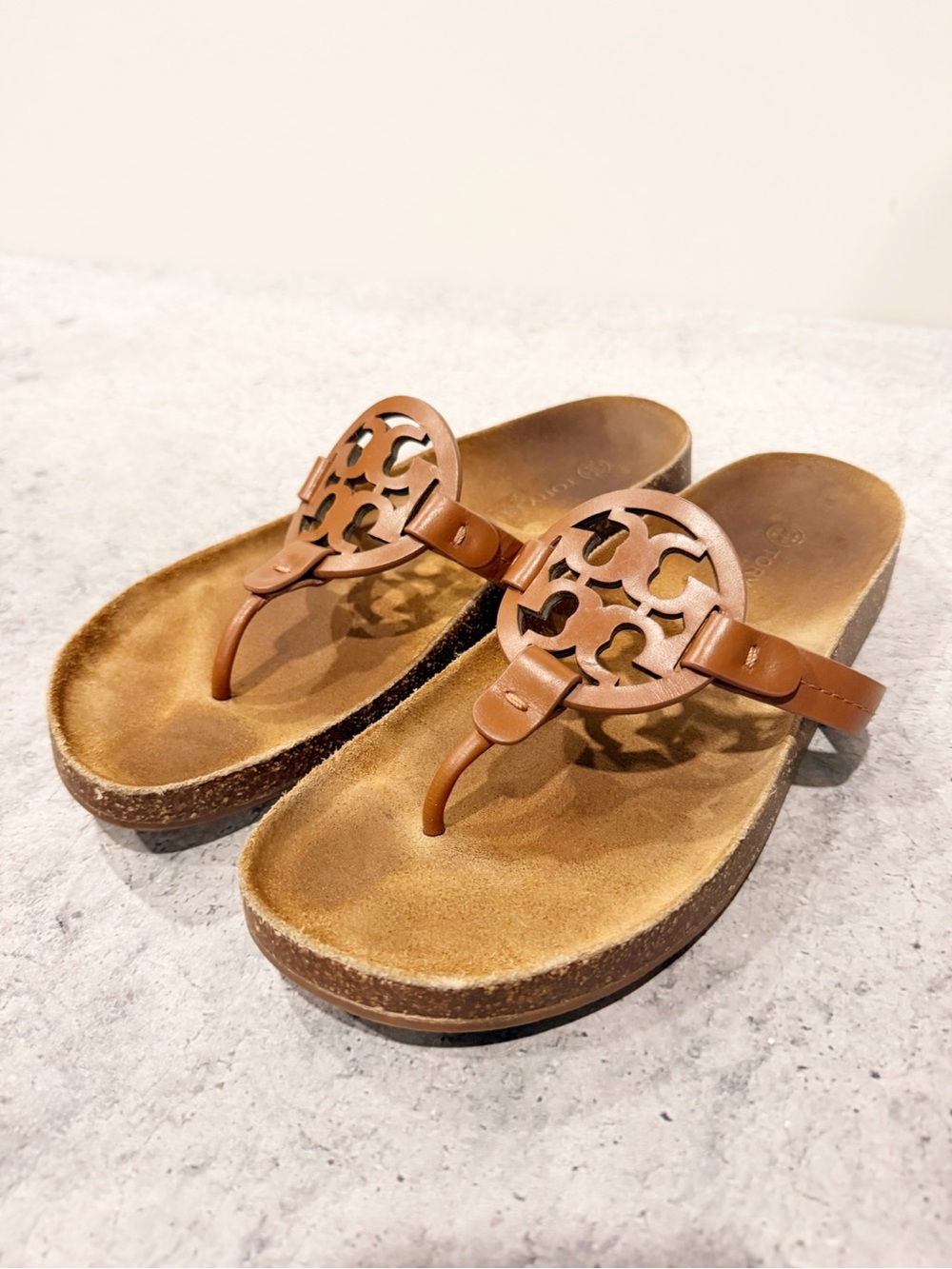 Tory Burch Miller Cloud Leather Thong Sandals Tan Cork Footbed Logo Size 8.5 *